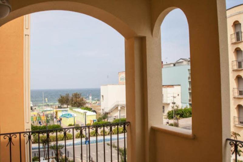 Hotel Merano Misano Adriatico Buitenkant foto