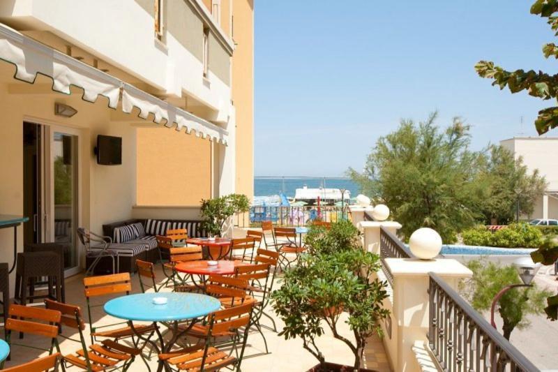 Hotel Merano Misano Adriatico Buitenkant foto